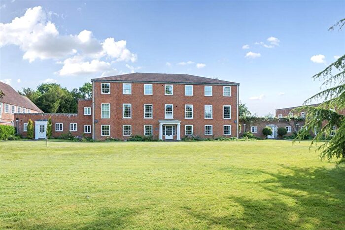 2 Bedroom Apartment For Sale In The Close, Salisbury, SP1