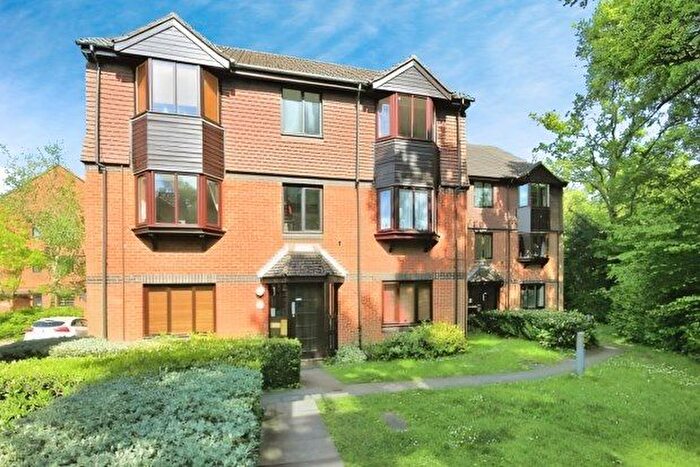 2 Bedroom Flat To Rent In Foxhills, Woking, GU21
