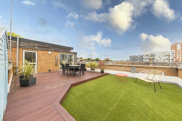 2 Bedroom Flat To Rent In Loampit Hill, London, SE13