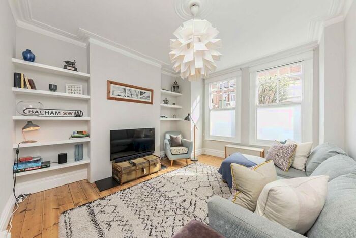 1 Bedroom Flat To Rent In Dinsmore Road, London, SW12