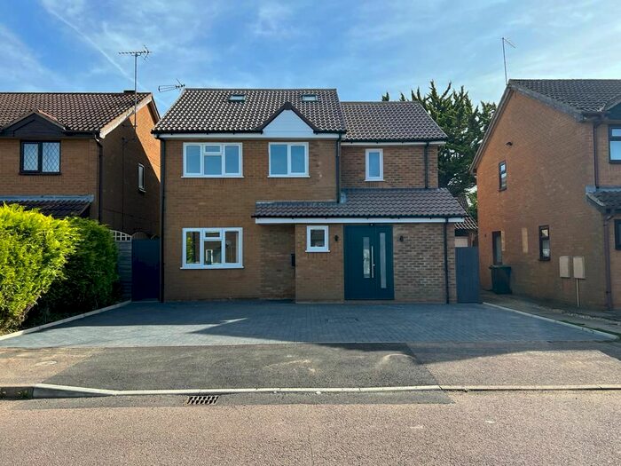 6 Bedroom Detached House To Rent In Marsom Grove, Luton, LU3