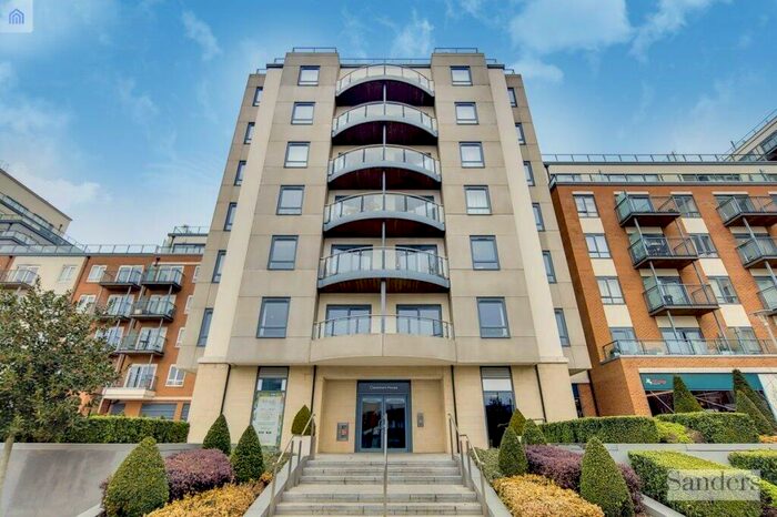 Flat To Rent In Aerodrome Road, London, NW9