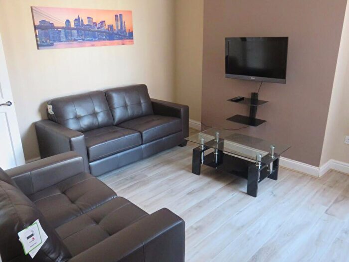 3 Bedroom Terraced House To Rent In Malvern Road, L6