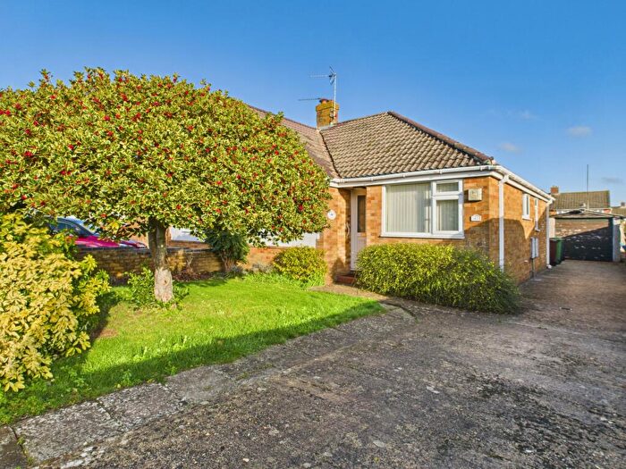 2 Bedroom Bungalow For Sale In High Drive, Berg Estate, Basingstoke, RG22