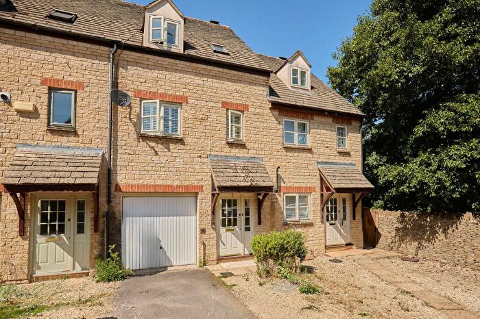 4 Bedroom Terraced House For Sale In Waine Rush View, Witney, OX28