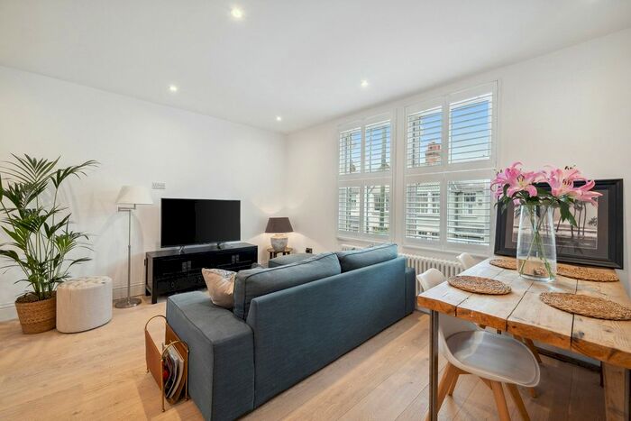 3 Bedroom Maisonette To Rent In White Hart Lane, London, SW13