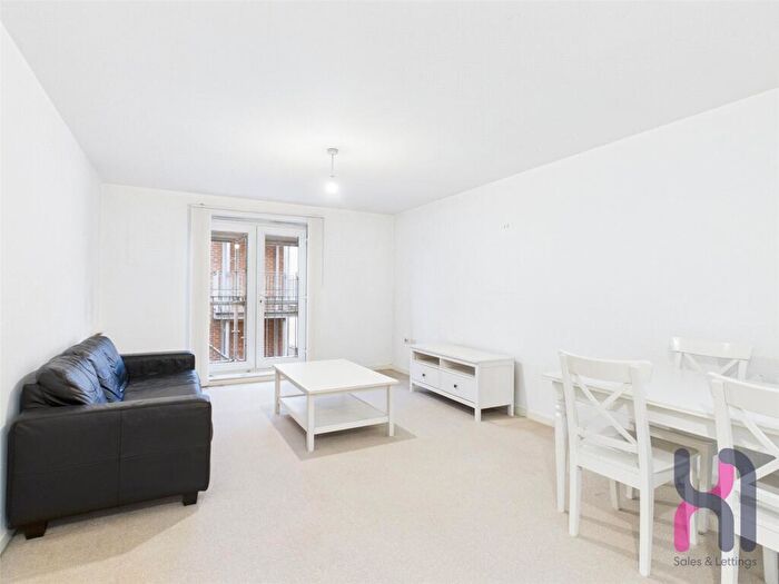 2 Bedroom Flat To Rent In Brindley House, Elmira Way, Salford, M5