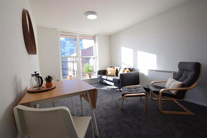 1 Bedroom Apartment To Rent In Apt - Grantavon House - /, LN5
