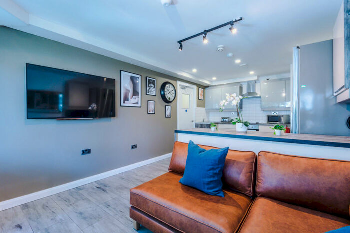 5 Bedroom Flat To Rent In Jesmond View, Newcastle, NE2