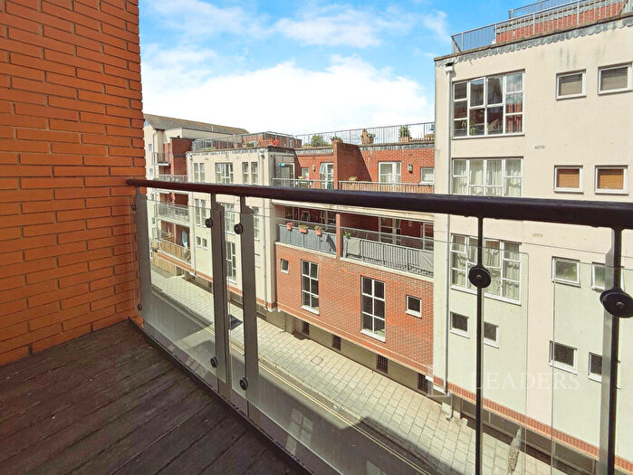 Flat To Rent In Lower Canal Walk, Southampton, SO14