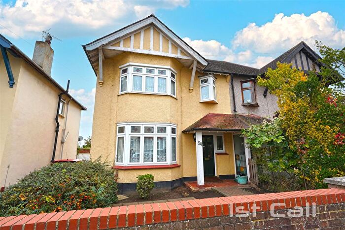 4 Bedroom Semi Detached House For Sale In Ambleside Drive, Southend-On-Sea, SS1