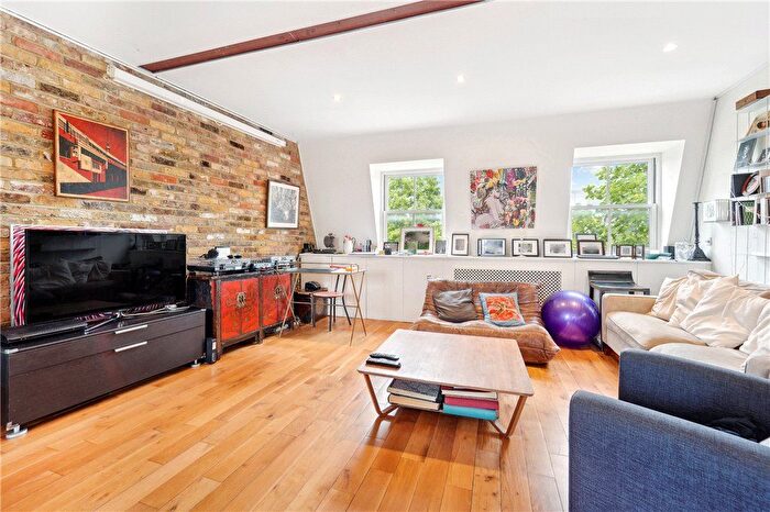 3 Bedroom Flat To Rent In Kempsford Gardens, Earls Court, London, SW5