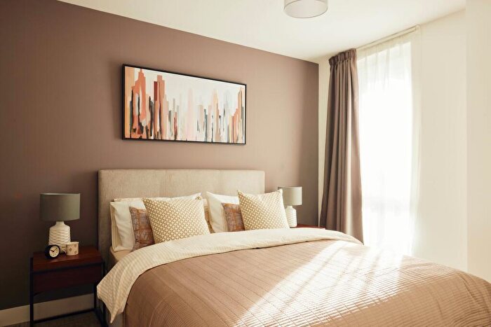 1 Bedroom Apartment To Rent In Park Square, Avebury Boulevard, Milton Keynes, Buckinghamshire, MK9