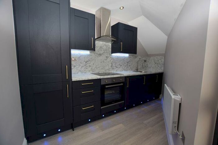 1 Bedroom Apartment To Rent In High Street, Alton, GU34