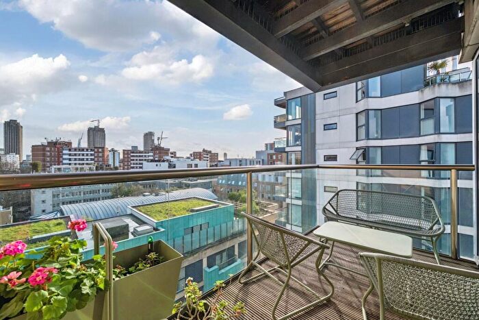 2 Bedroom Flat For Sale In Dance Square, London, EC1V - Photo 9