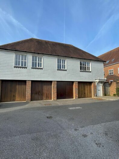 2 Bedroom Flat To Rent In Farriers Lea, Haywards Heath RH16