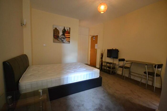 Studio To Rent In London Road, Reading, RG1