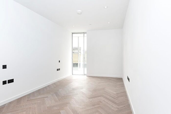 2 Bedroom Flat To Rent In Battersea, London, SW11