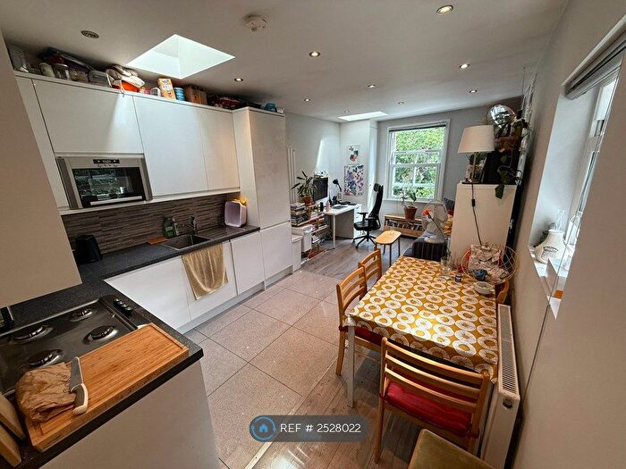 2 Bedroom Flat To Rent In Brecknock Road, London, N7