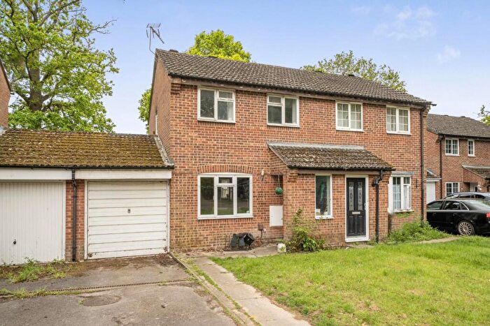 3 Bedroom Semi-Detached House For Sale In Holst Way, Waterlooville, PO7