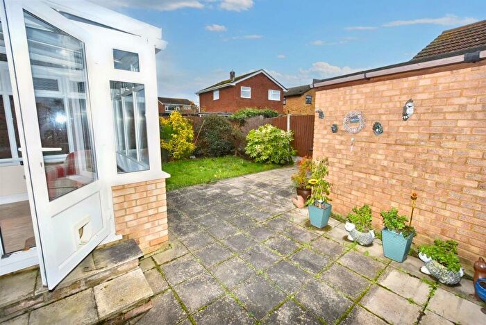 1 Bedroom Detached Bungalow For Sale In Odessa Road, Canvey Island, SS8
