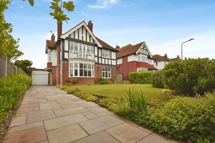 4 Bedroom Detached House For Sale In Avenue Gardens, Margate, CT9
