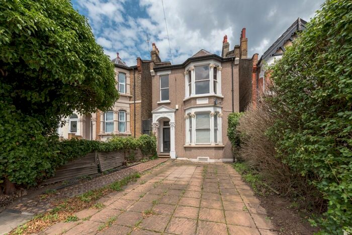 2 Bedroom Flat To Rent In Queens Road, Leytonstone, London, E11