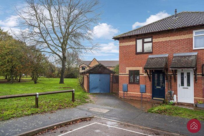 2 Bedroom Semi Detached House For Sale In Holm Way, Bicester, OX26