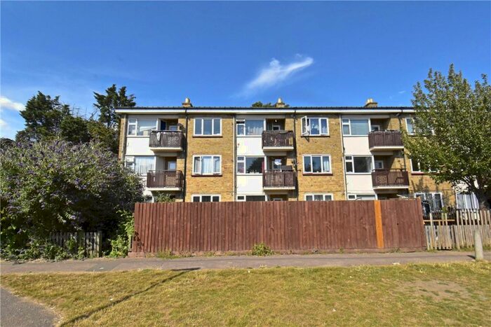 1 Bedroom Apartment To Rent In Brackley Close, Cambridge, Cambridgeshire, CB4