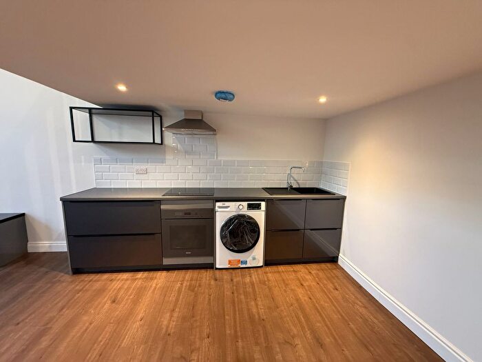 1 Bedroom Flat To Rent In Friern Barnet Road, London, N11