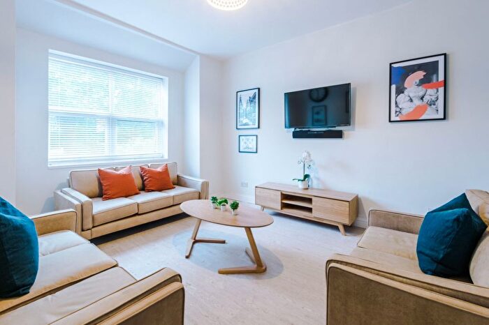 9 Bedroom Terraced House To Rent In Mauldeth Road, Manchester, M14