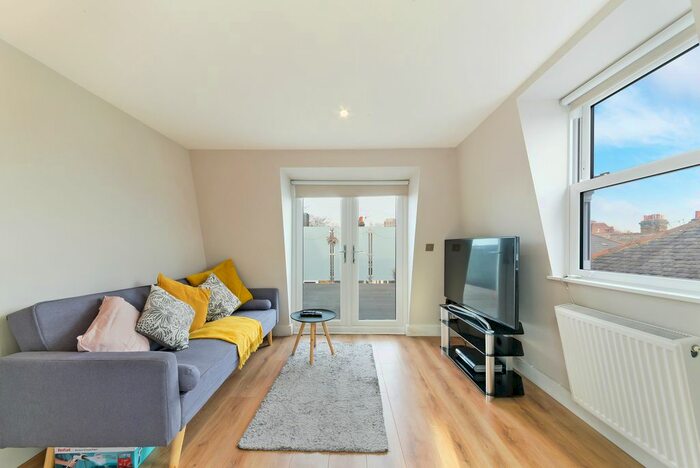 3 Bedroom Flat To Rent In Treport Street, London SW18