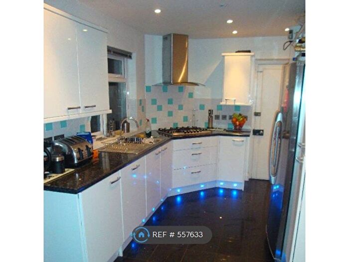 4 Bedroom Semi-Detached House To Rent In Orston Drive, Nottingham, NG8