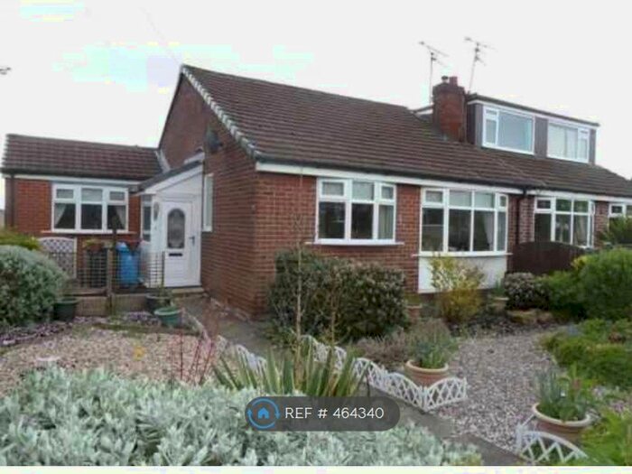 3 Bedroom Bungalow To Rent In Cheviot Close, Chadderton, Oldham, OL9