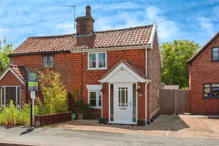 2 Bedroom Semi-Detached House For Sale In The Street, Bridgham, Norwich, NR16