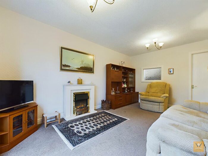 2 Bedroom Flat For Sale In Dorchester Road, Hazel Grove, Stockport, SK7