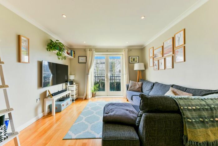 2 Bedroom Flat To Rent In Garratt Lane, London, SW18