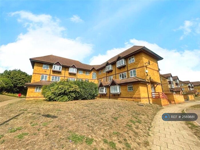 2 Bedroom Flat To Rent In Frobisher Road, Erith, DA8