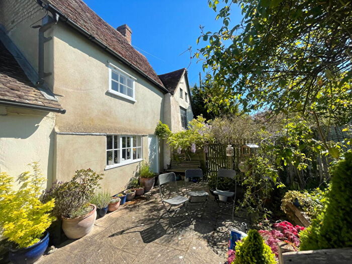 2 Bedroom Cottage For Sale In Hillfoot Road, Shillington, Hitchin, SG5