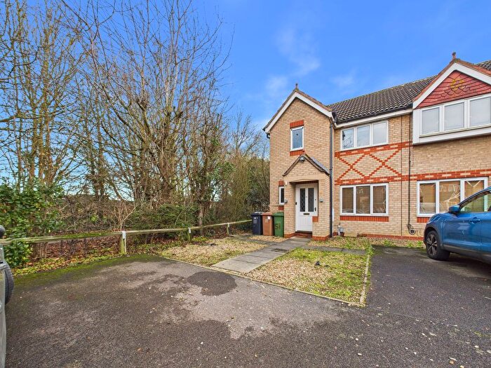 3 Bedroom End Of Terrace House For Sale In Portchester Close, Peterborough, PE2