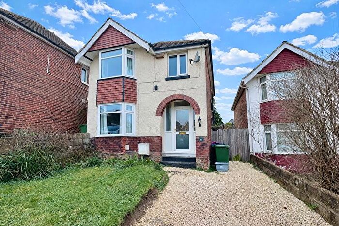 3 Bedroom Detached House For Sale In Cleveland Road, Southampton, SO18
