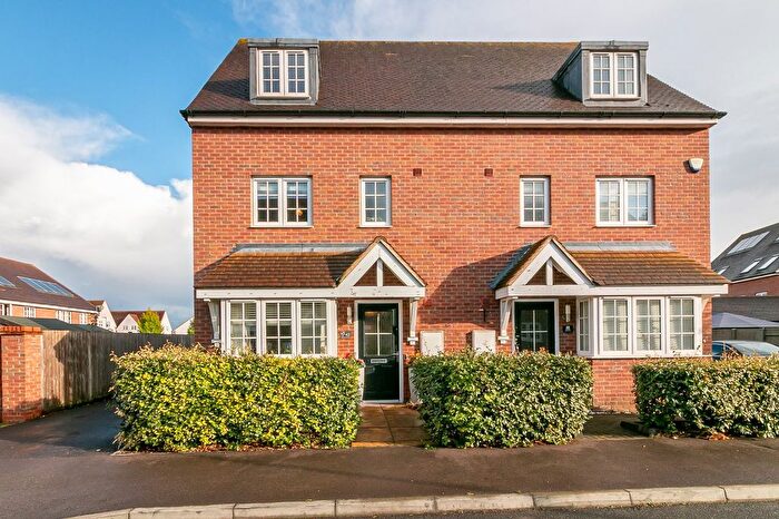 4 Bedroom Semi-Detached House For Sale In Ashfield Drive, Letchworth Garden City, SG6