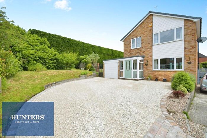 3 Bedroom Detached House For Sale In Lydford Avenue, Old Whittington, Chesterfield, S41