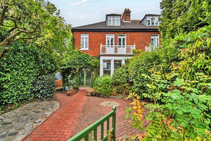 4 Bedroom Semi Detached House For Sale In Hayes Road, Bromley, BR2