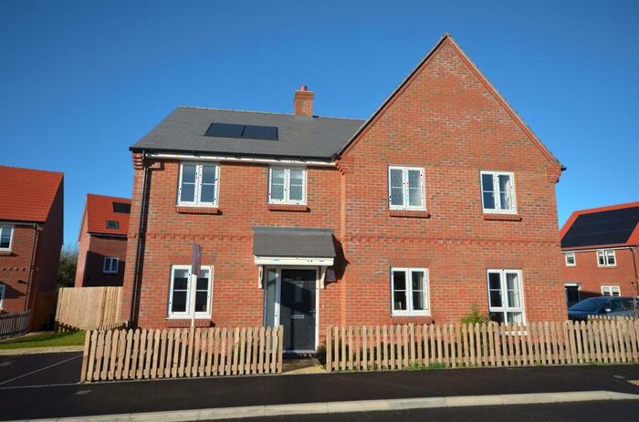 3 Bedroom Semi-Detached House To Rent In Brendon Gardens, Fair Oak, Eastleigh, SO50
