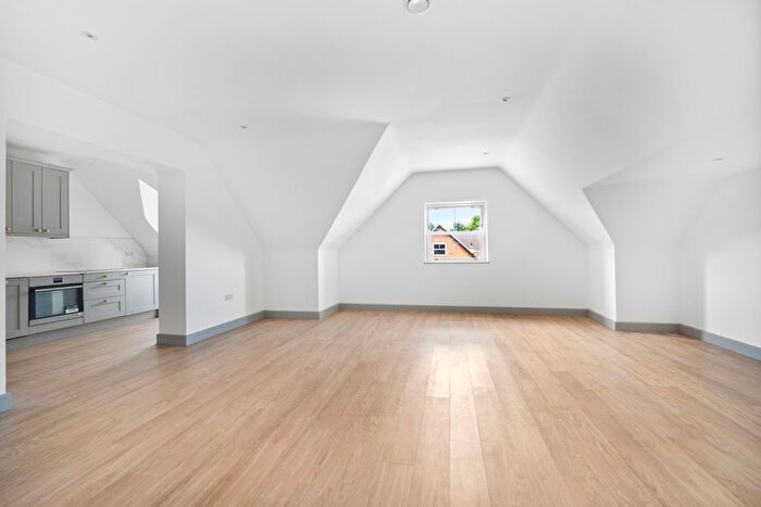 2 Bedroom Flat For Sale In Malden Road, Cheam, Sutton, SM3