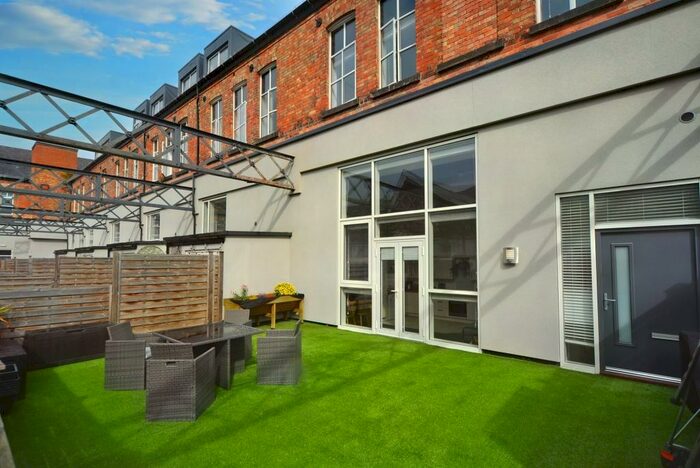 3 Bedroom Apartment For Sale In Wheatsheaf Court, Knighton Fields, Leicester, LE2