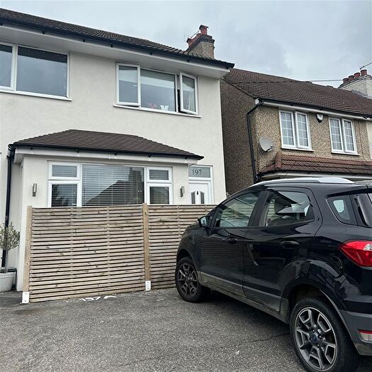 2 Bedroom Maisonette To Rent In Watford Road, Croxley Green, WD3