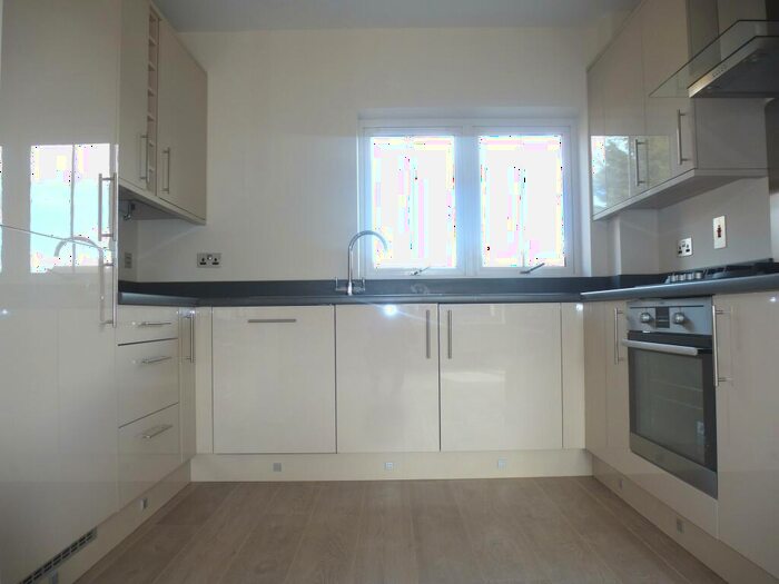2 Bedroom Apartment To Rent In Kingfisher Drive, Maidenhead, SL6