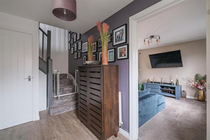 4 Bedroom Detached House For Sale In Anvil Court, Lindley, Huddersfield, HD3